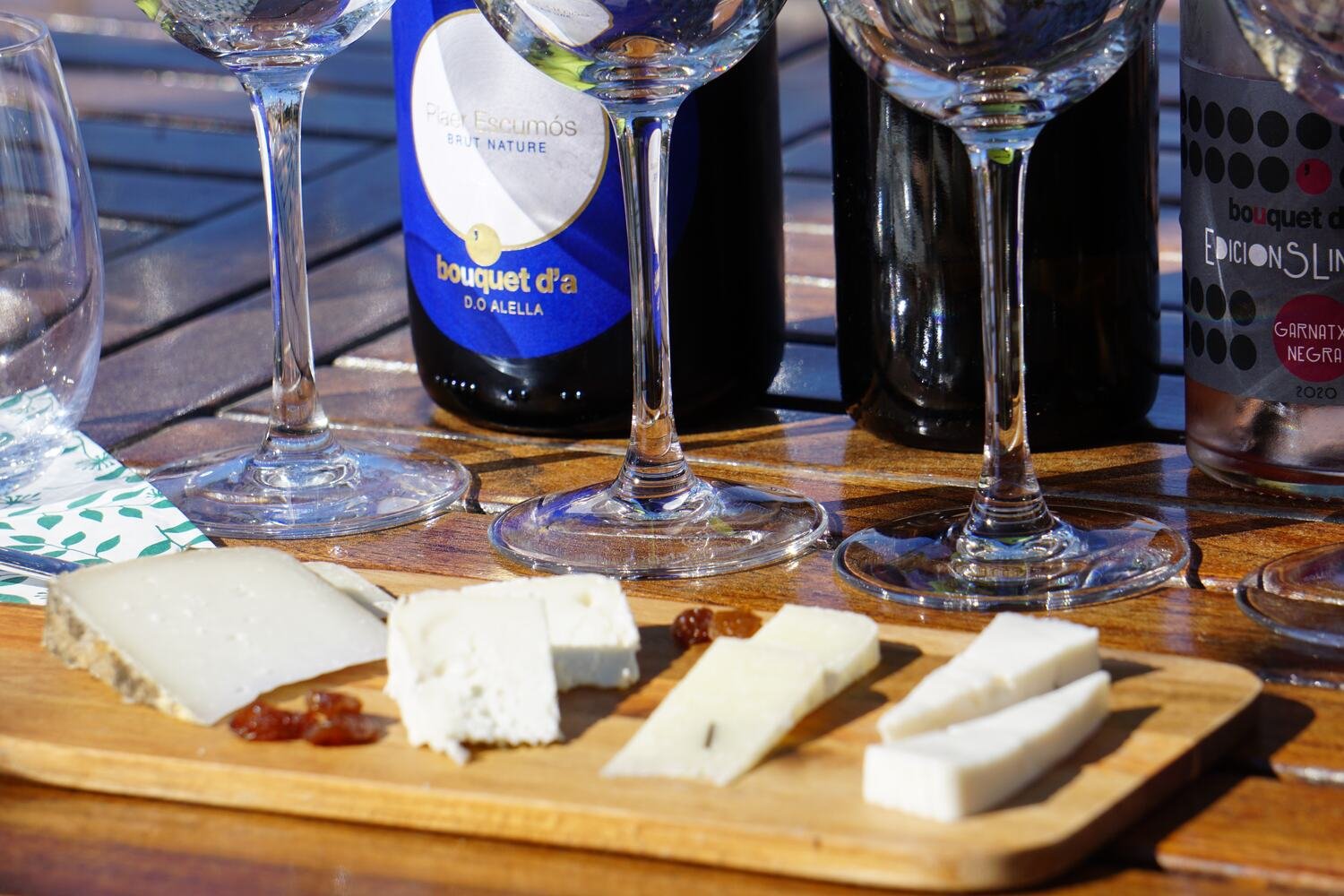 Tast de vins i formatges amb Visita Guiada a Alella – Una experiència única de maridatge - Imatge 3