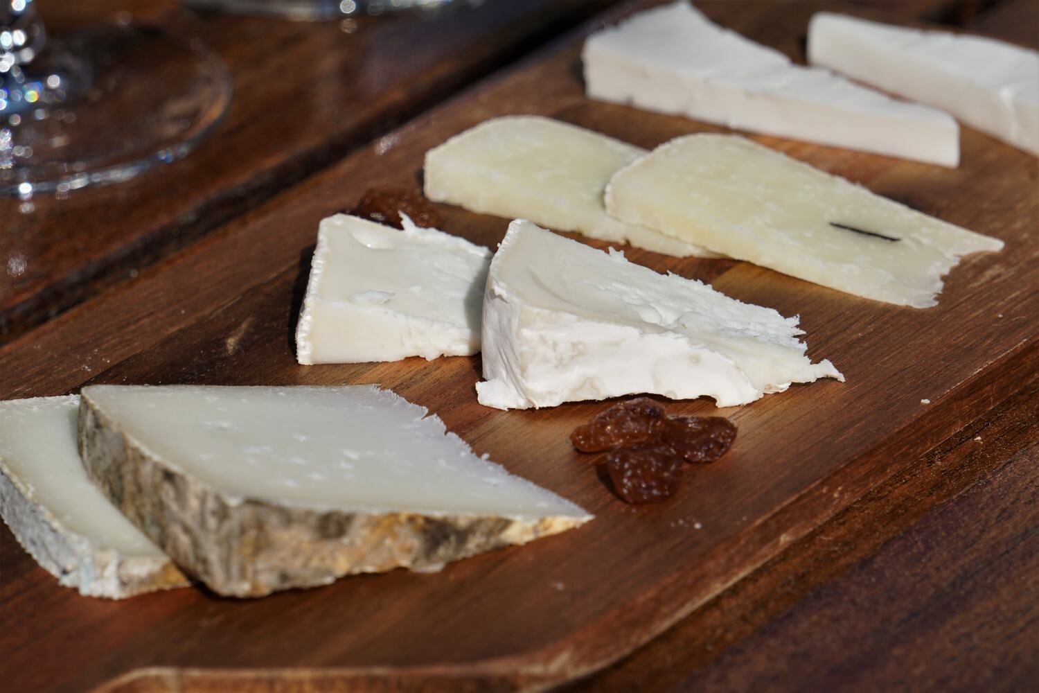 Tast de vins i formatges amb Visita Guiada a Alella – Una experiència única de maridatge - Imatge 4